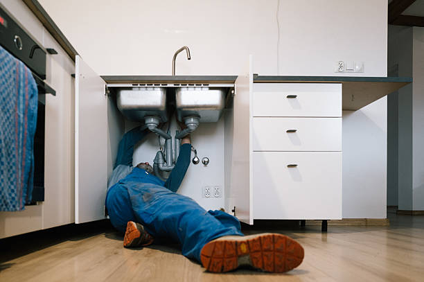 Professional Emergency Plumber technician working in Sanger, TX